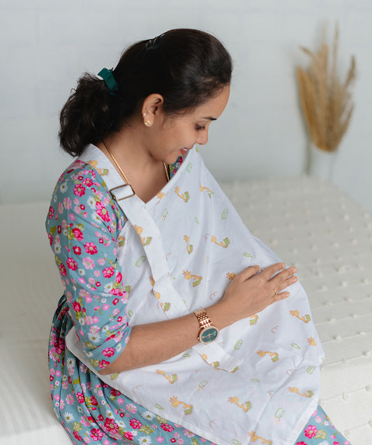 Poplin Feeding Apron Frost Joyous Giraffe(W)