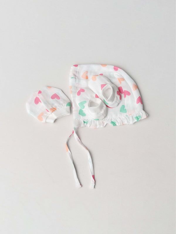 FIRSTIN Muslin Cap (Frill), Mittens & Booties Set - (W) Multicolor Hearteen