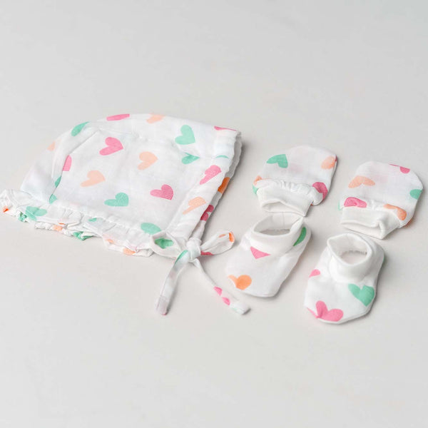 FIRSTIN Muslin Cap (Frill), Mittens & Booties Set - (W) Multicolor Hearteen